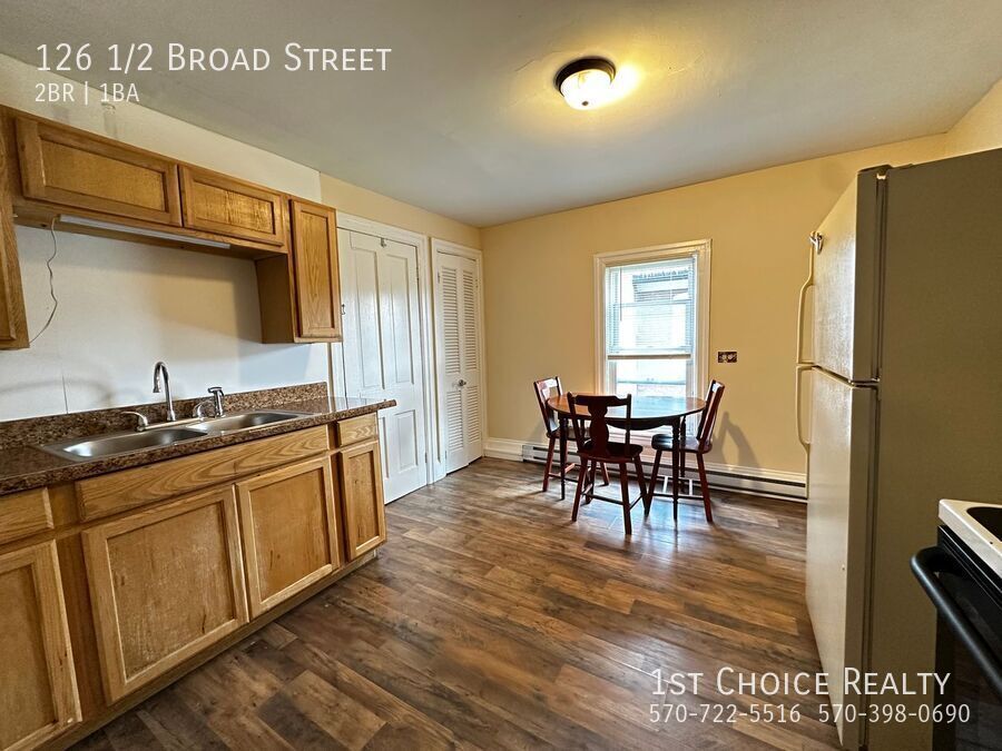 Primary Photo - 126 1/2 Broad Street-