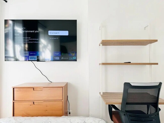 Foto del edificio - Furnished room/NOT APARTMENT