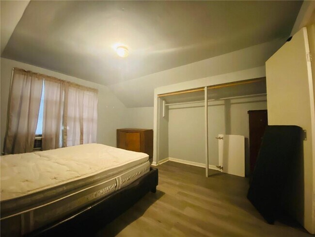 Building Photo - 1923 Ellis St