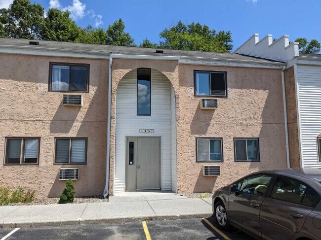 Building Photo - 13 Scarborough Ln