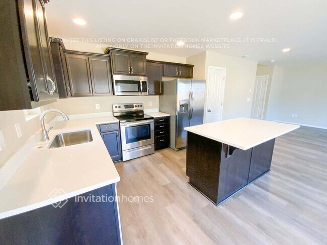 Foto del edificio - 2825 Mahogany St NE