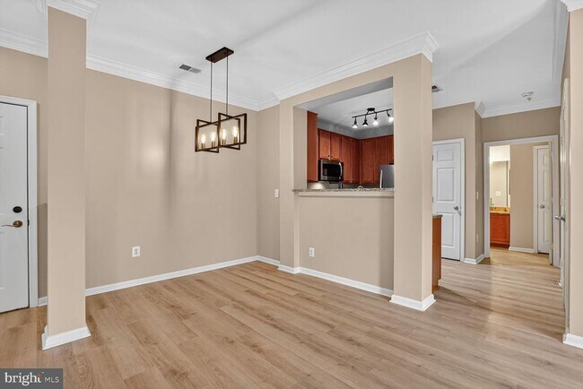 Foto del edificio - 4850 Eisenhower Ave