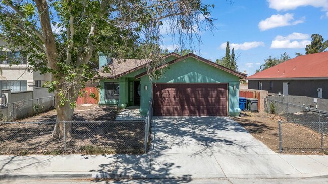 Foto del edificio - 2539 Garnet Ln
