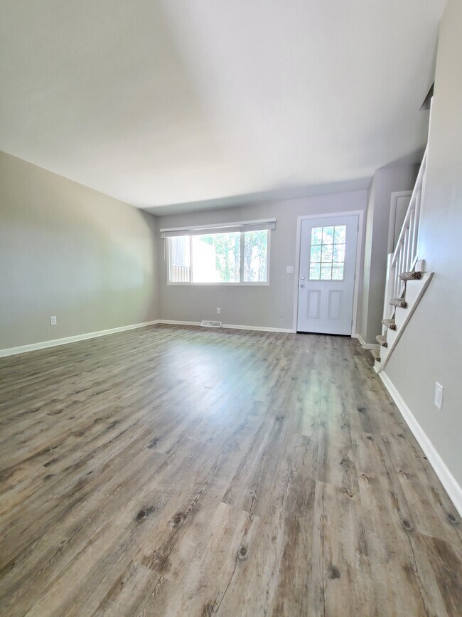 Building Photo - 72 S Thomas Rd