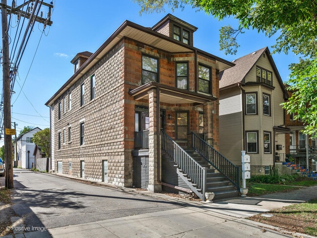 Building Photo - 2415 W Warner Ave