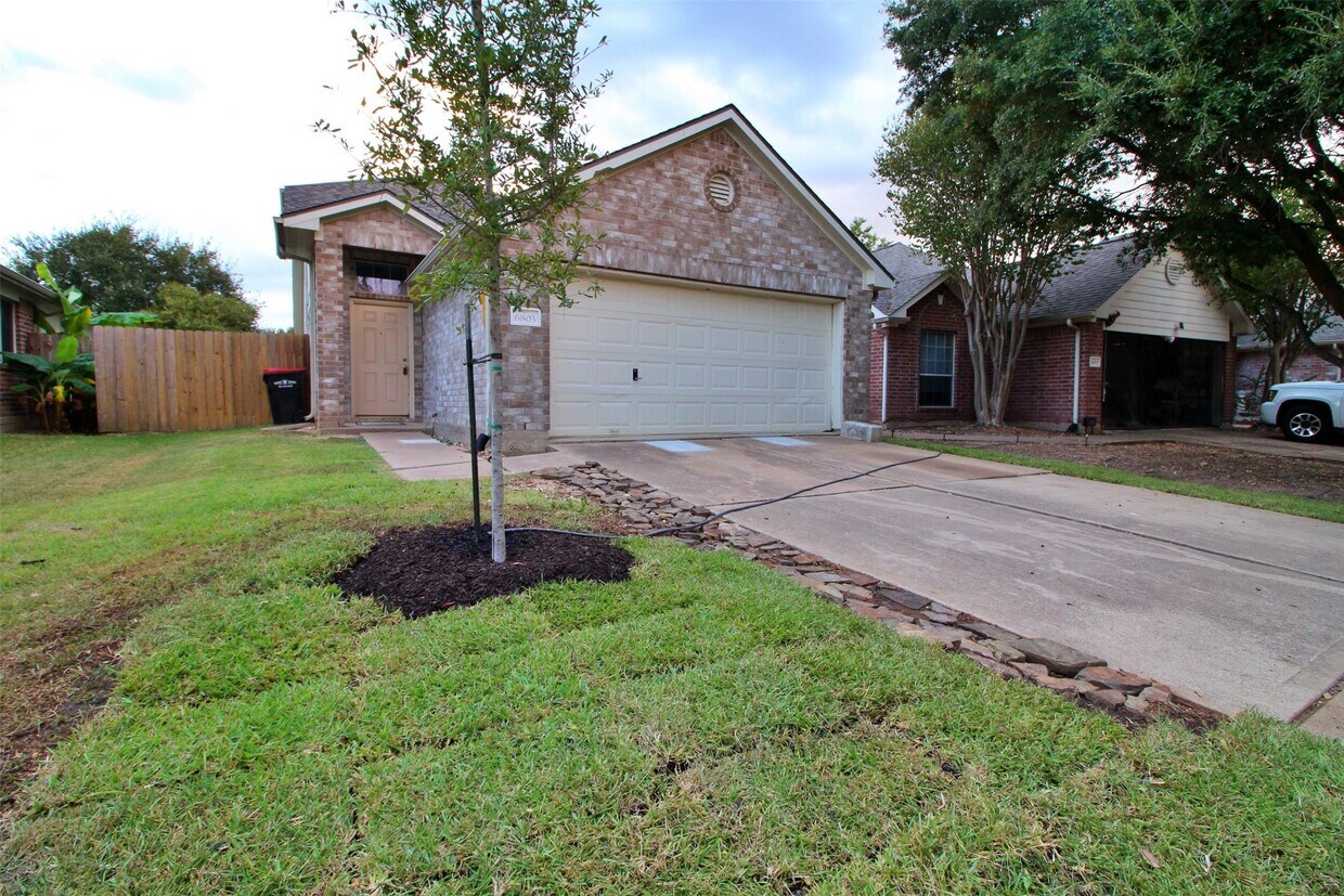 Foto principal - 6803 Highwind Bend Ln