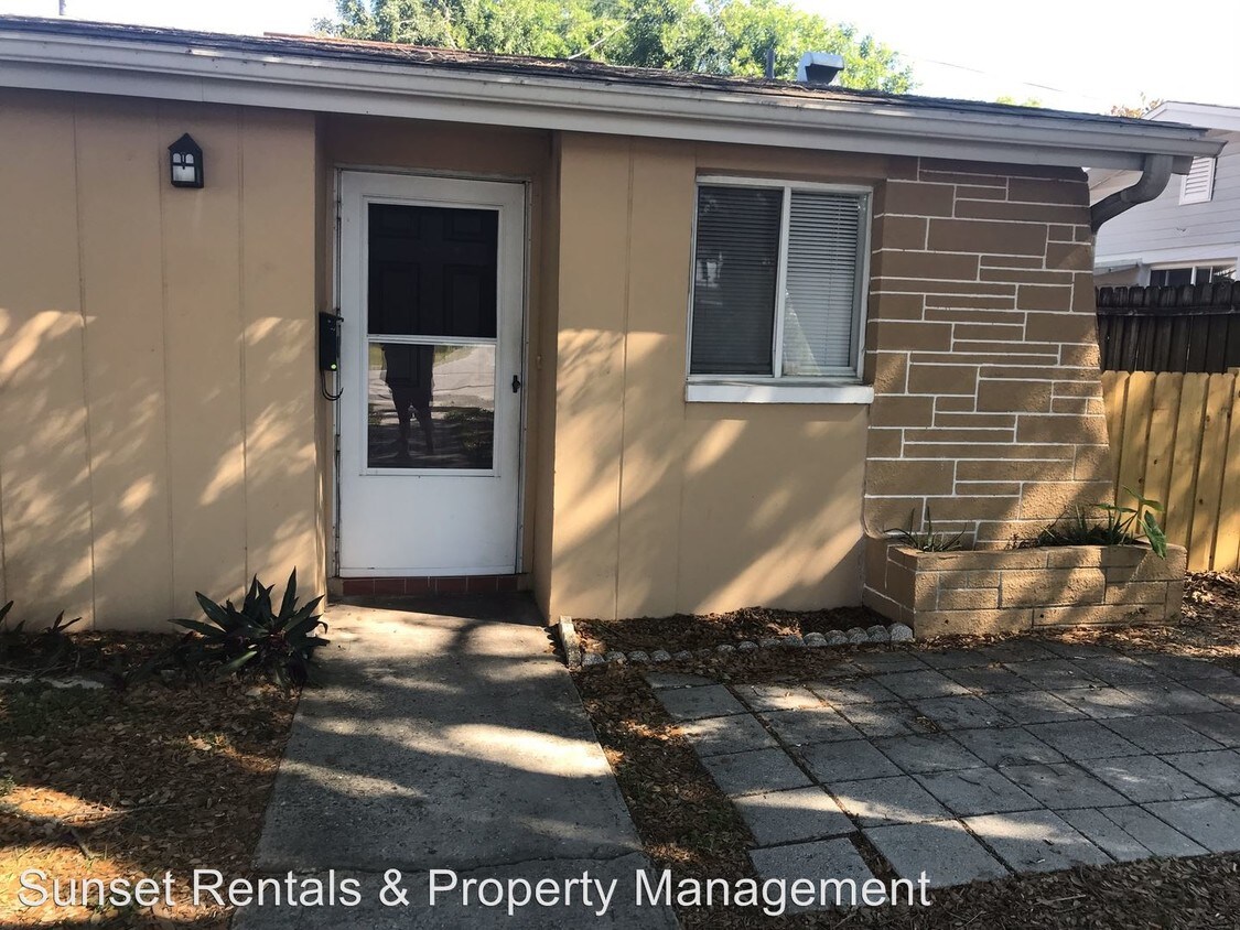 Primary Photo - 2 br, 1 bath Apartment - 5351 Seahorse Dr