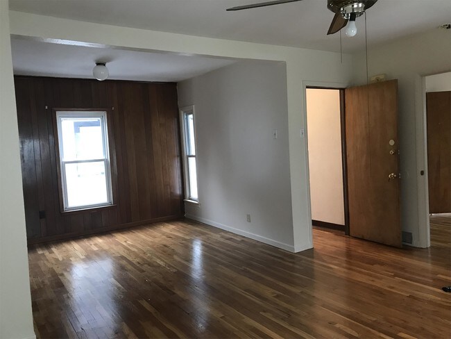 Building Photo - 322 Beecher St