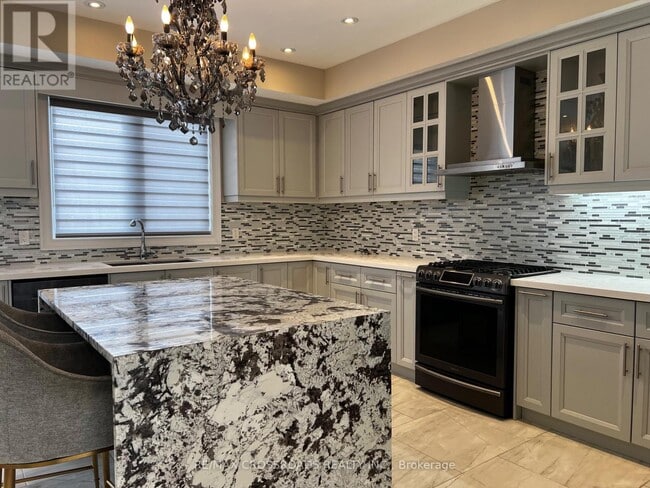 Building Photo - 602 Lake Dr S