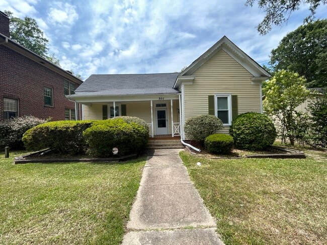 Building Photo - 805 N Buchanan Blvd