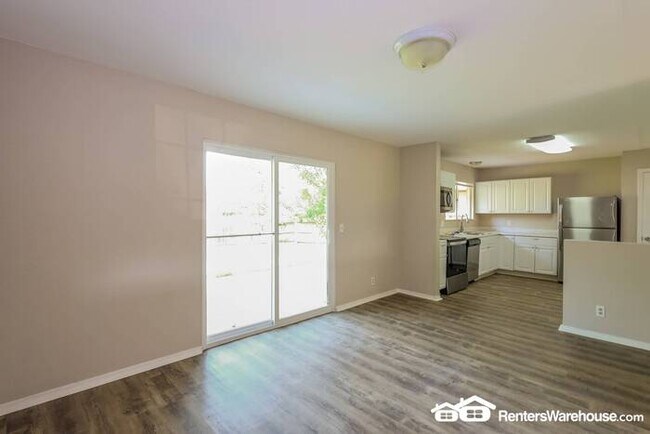 Building Photo - $500 off 2nd months rent. Well maintained ...