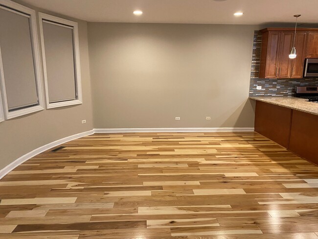 Living Room Open Concept - 1551 W Jackson Blvd