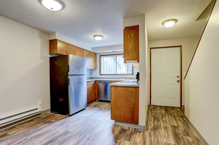 2 bedroom 1 bath with washer/dryer in unit! - 2 bedroom 1 bath with Garage available and...
