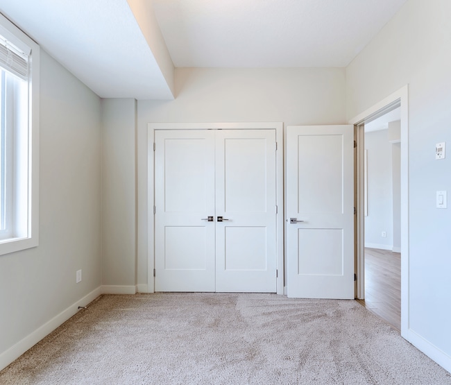 Building Photo - The Link