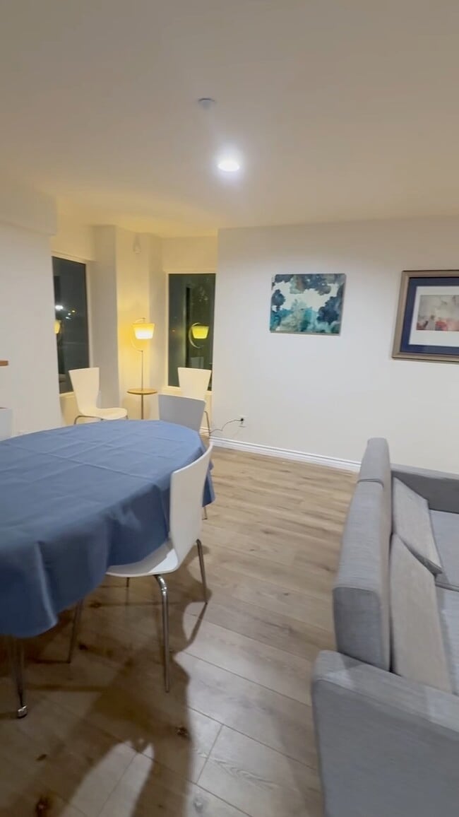 Building Photo - 521 S Alameda St