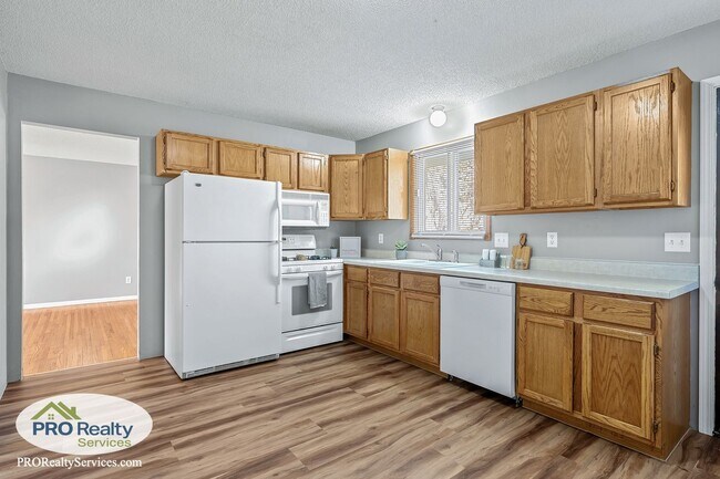 Foto del edificio - 4 Bedroom Home in Anoka