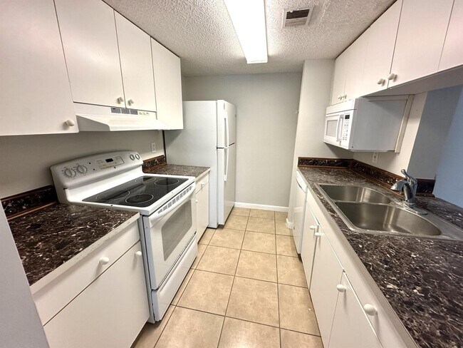 Building Photo - 3417 Winkler Ave