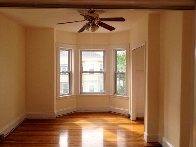 Foto del edificio - 20 Burget Ave