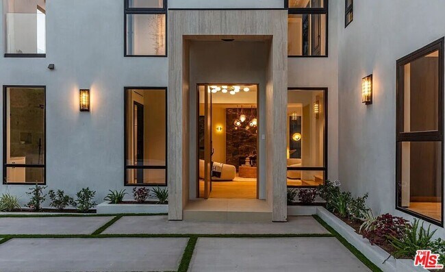 Foto del edificio - 1271 Sunset Plaza Dr