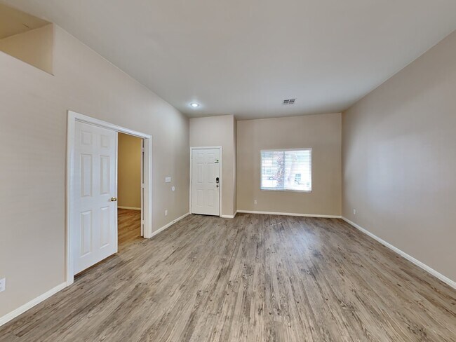 Foto del edificio - 6264 Back Woods Rd