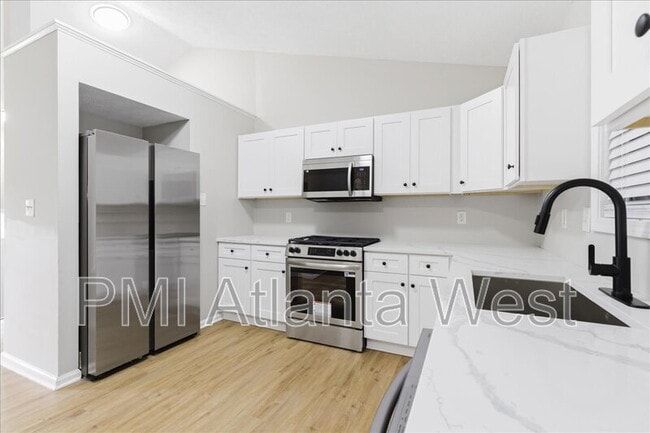 Building Photo - 5876 Old Wellborn Trce