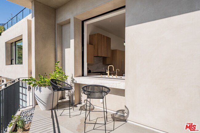 Foto del edificio - 1205 Las Lomas Pl