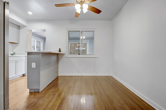 Foto del edificio - 3337 Blaine St NE