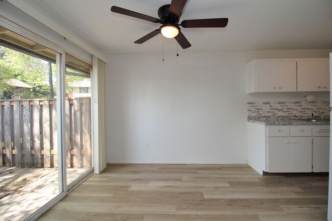 Foto del edificio - 2020-2020 NW Earl Ct