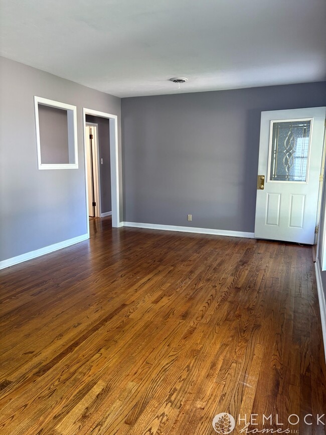 Living Room - 916 Blaine St