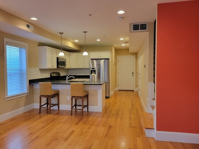 Building Photo - 855 Lagrange St