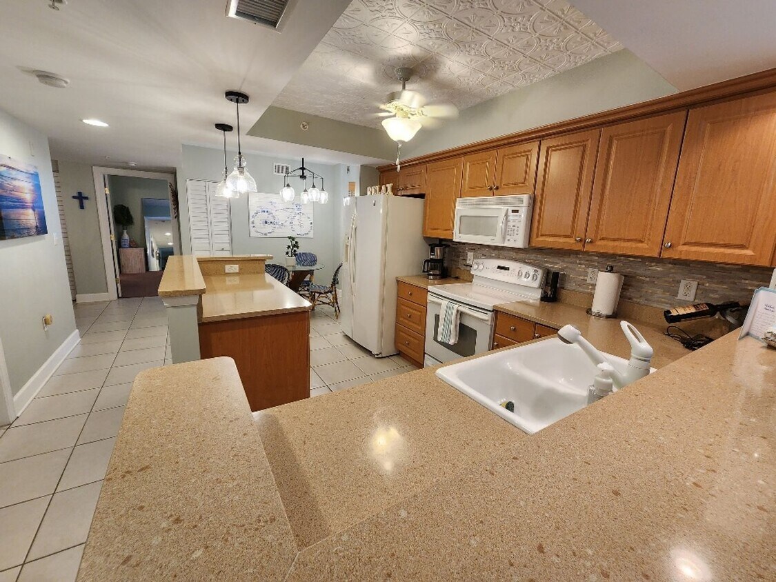 Primary Photo - Lovely 3 Bedroom 3 Bath Bouchelle Island C...