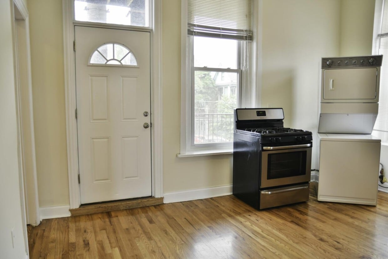 Photo - 3358 North Sheffield Avenue #2