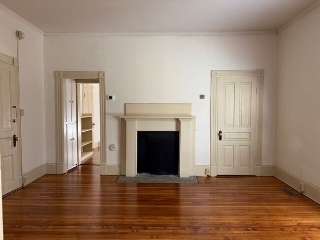 Foto del edificio - 1 Bedroom, 1 Bathroom Unit in Greensboro!