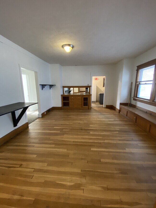 Sala de estar, - 611 Tri-Plex