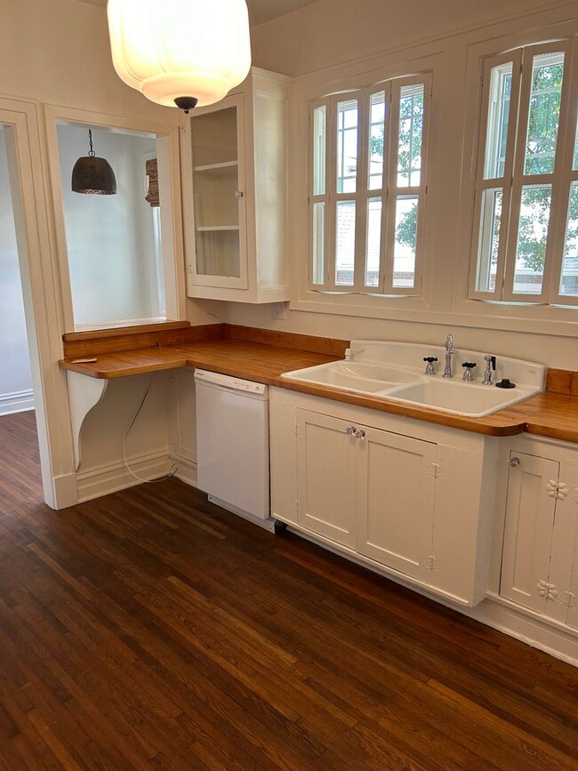 Building Photo - Greenville, 4BD/2BA, 2800SF