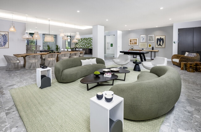 Clubroom - Paseo Del Rio