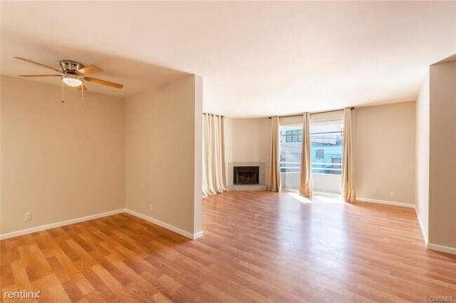 Foto del edificio - 3 br, 3.5 bath Townhome - 14948 Moorpark S...