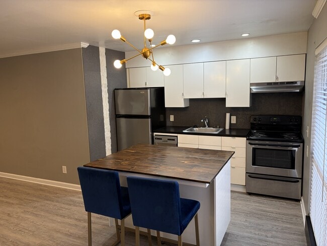 Building Photo - 5121 W 75th St