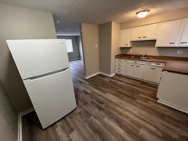 Foto del edificio - 4669 Hilton Ave