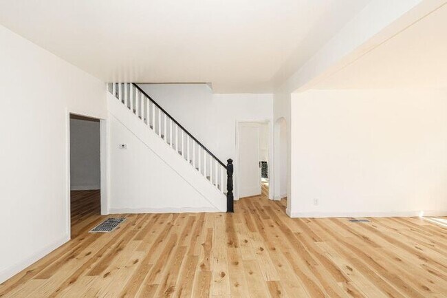 Building Photo - Ceres 3 bed 2 bath 2 story home