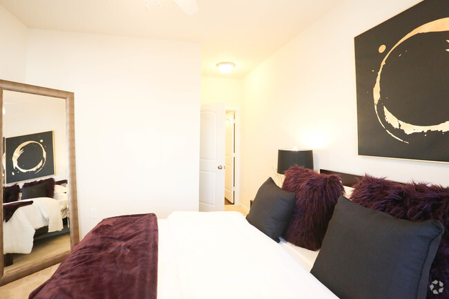 Habitación principal - 2/2 de 1,077 ft² - Aventura at Forest Park and Tower Grove TH