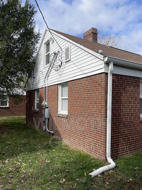 Building Photo - 615 N Tibbs Ave