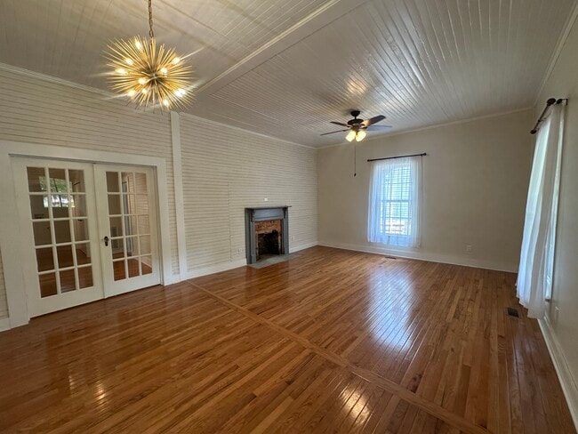 Building Photo - 317 E Wilson Ave