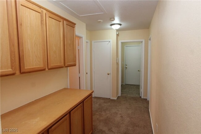 Building Photo - 5934 Gingham St