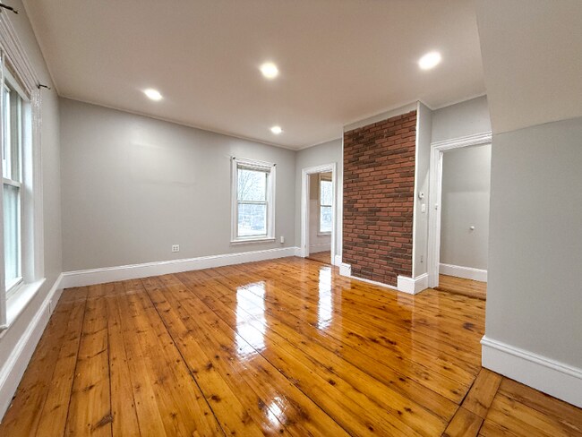 Photo - 173 Elm St Apartment