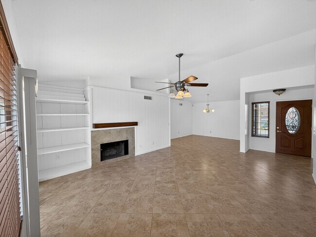 Foto del edificio - Spacious 4 Bedroom Pool Home in Quiet Cul De Sac