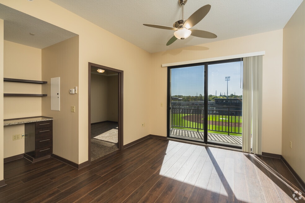 Picture of Apartments for Rent with High Ceilings Near Waterloo Gardens ...