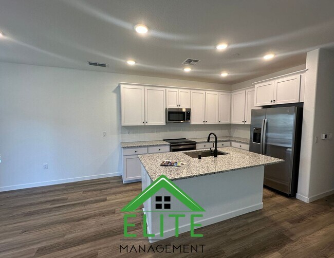 Foto del edificio - **Brand New 4 Bed / 3 Bath Home in Prime R...