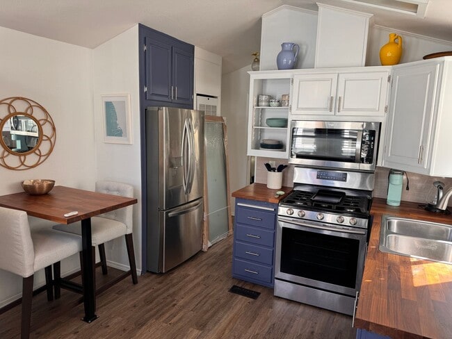 Foto del edificio - Grab Your Surfboard and Walk to Grandview Beach!