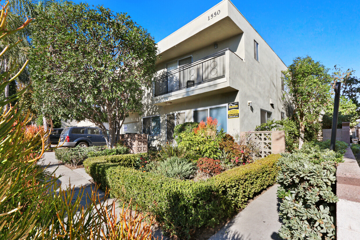 Foto principal - 1550 Saltair Ave, prime West LA location!